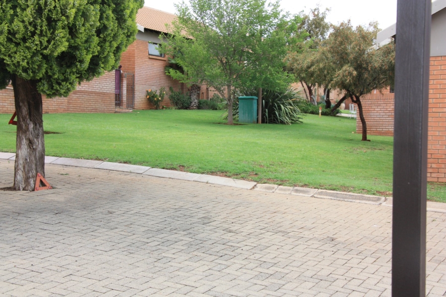 2 Bedroom Property for Sale in Langenhovenpark Free State